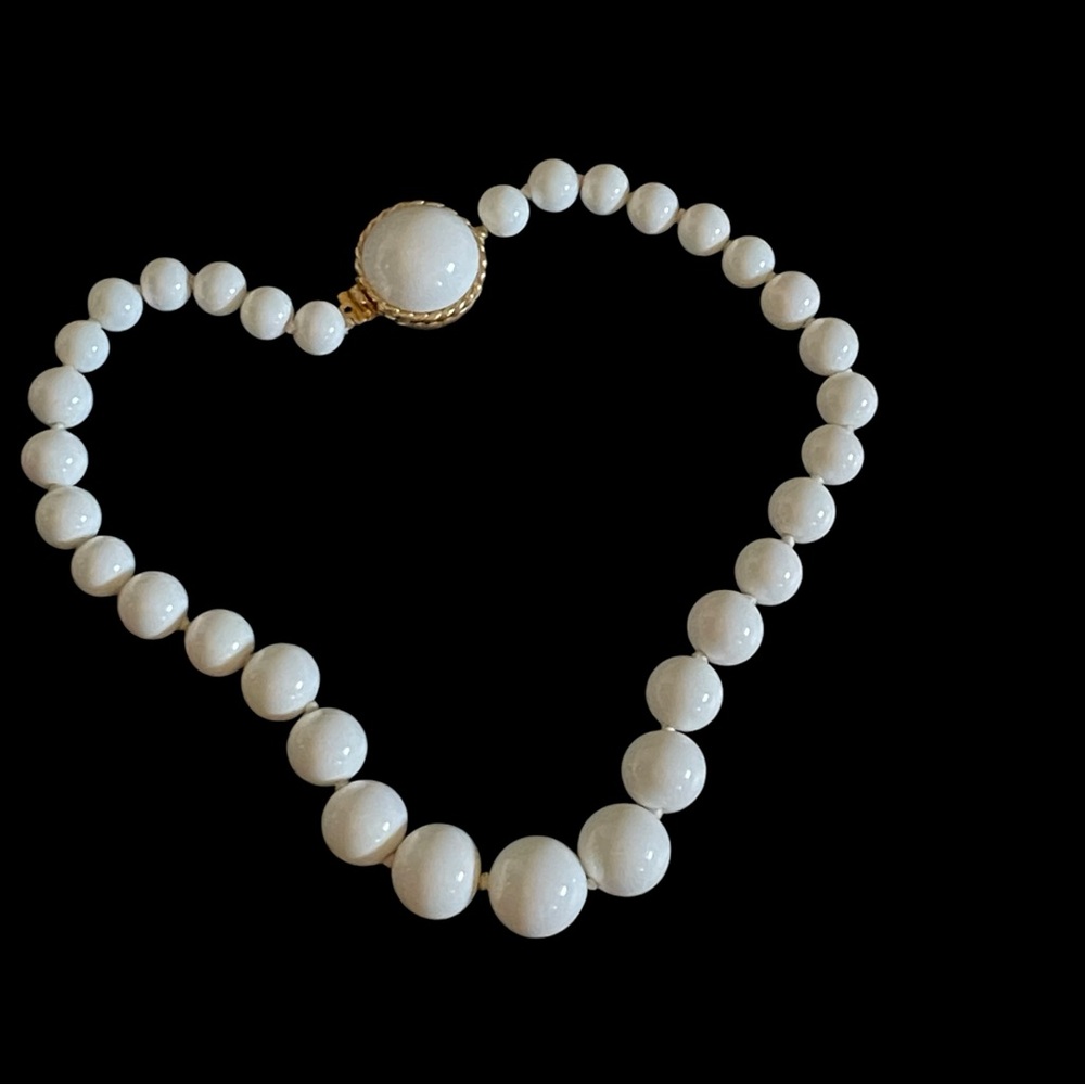 Joseph Mazer White Graduated Bead Choker Necklace Decorative Gold Clasp Vintage